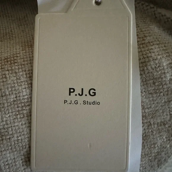 NWT Chic Houndstooth Cardigan with Pearl Buttons - Chanel style - Picture 8 of 9